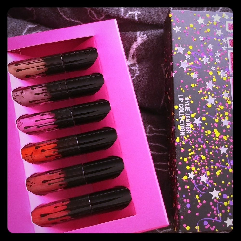 Hello 21 lip set